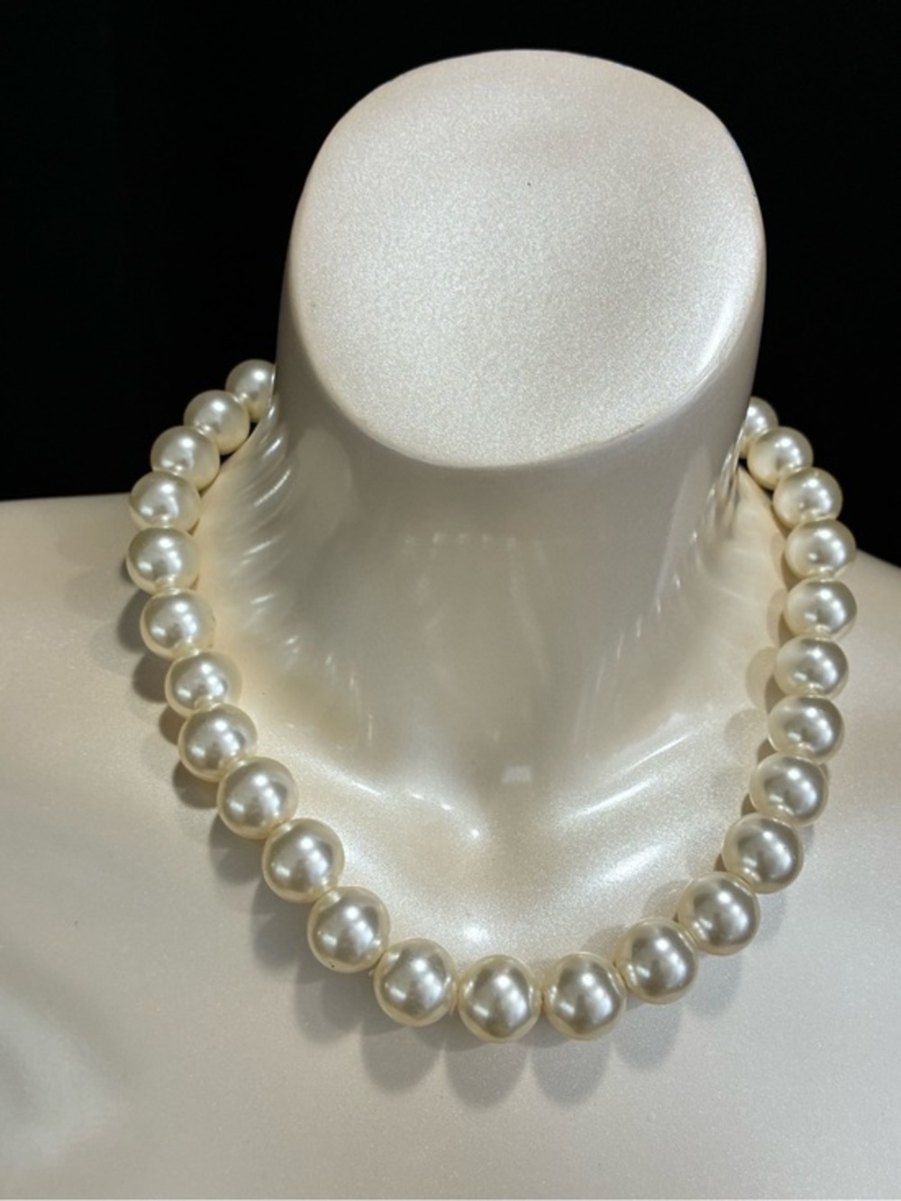 Classic Pearl Necklace - Cream Pearlescent Beads
